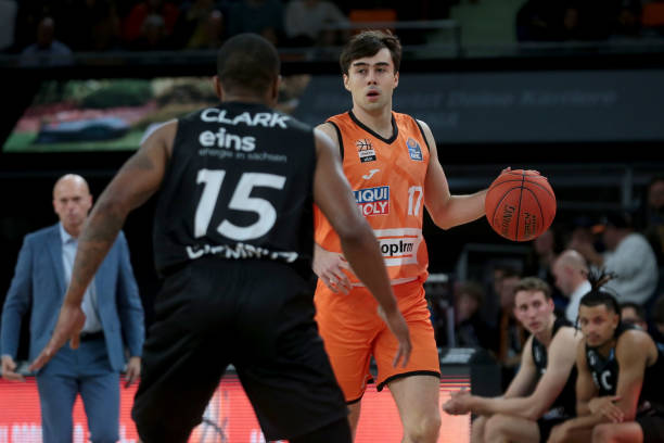 亚当斯的比 亚当斯的比