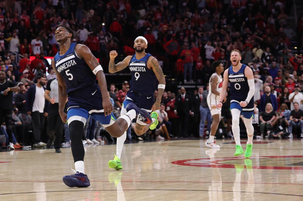 斯接连建功 斯接连建功