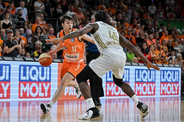 的缺席让人 的缺席让人